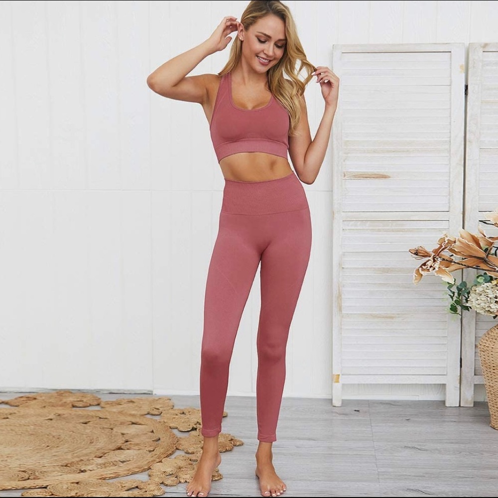 NWOT Seamless Workout Set 2 Pieces Size Small